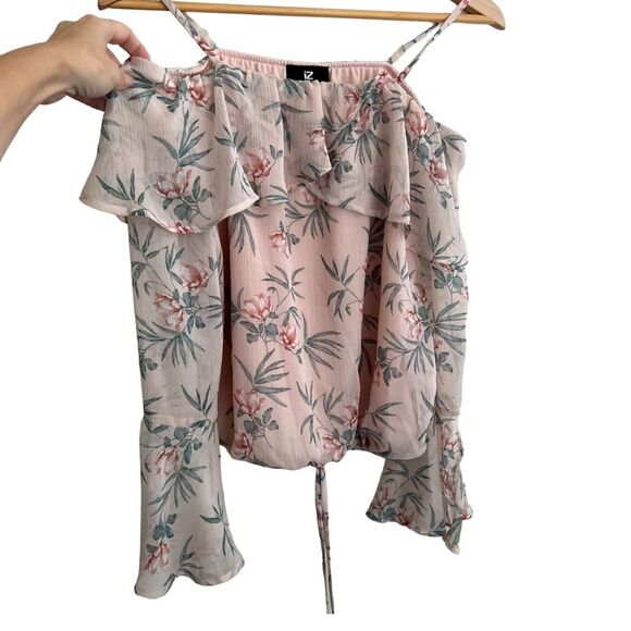 😊3/$30 Off shoulder sheer sleeves tropical tie front blouse Sz M EUC - Picture 4 of 10